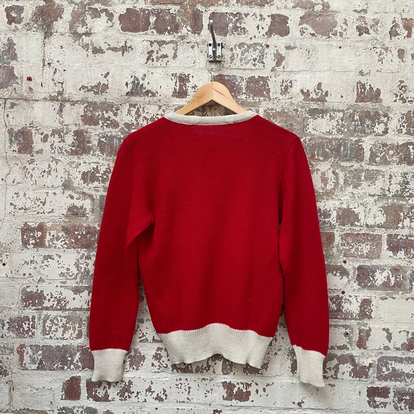 Vintage 1970s 1980s Red Knitted V-Neck Graphic Jumper