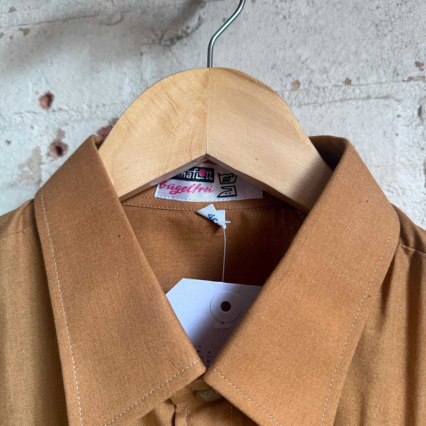 1970s Brown Dagger Collar Italian Shirt