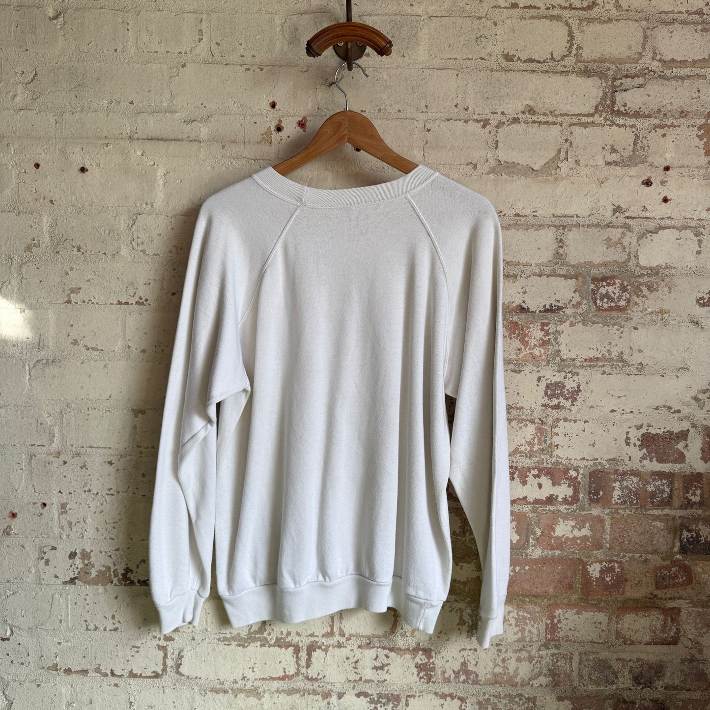 1980s White Raglan Levis Sweatshirt