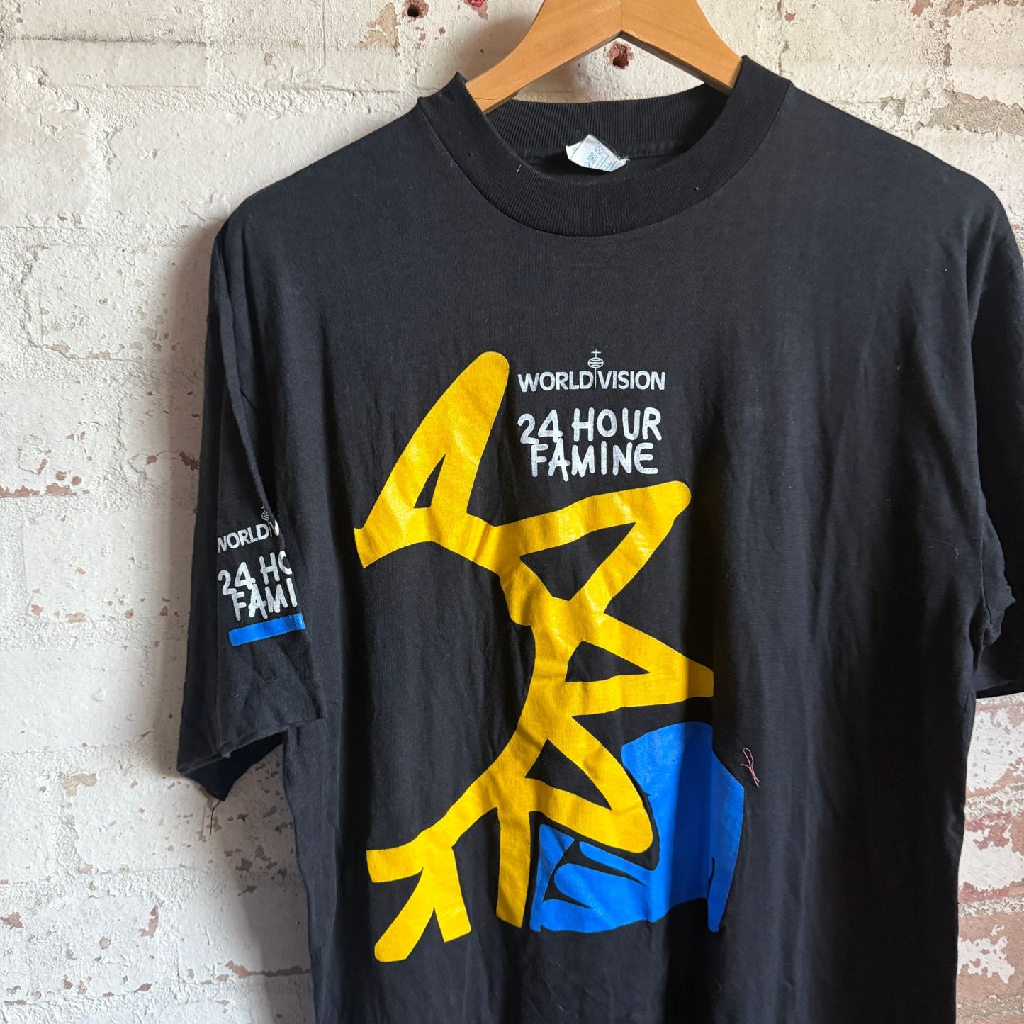 1990s Black World Vision Graphic T-shirt