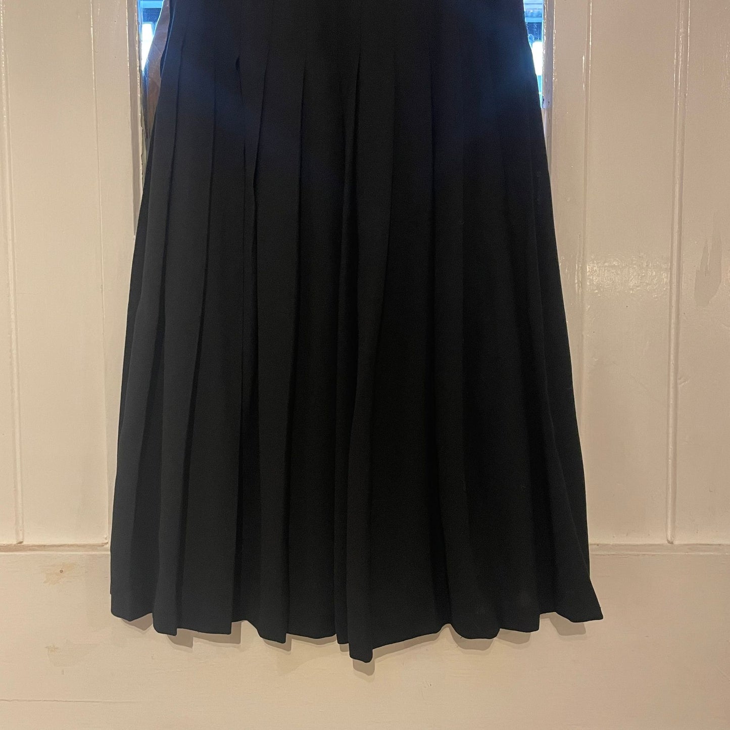 1990s Hobbs Black Pleated Skirt