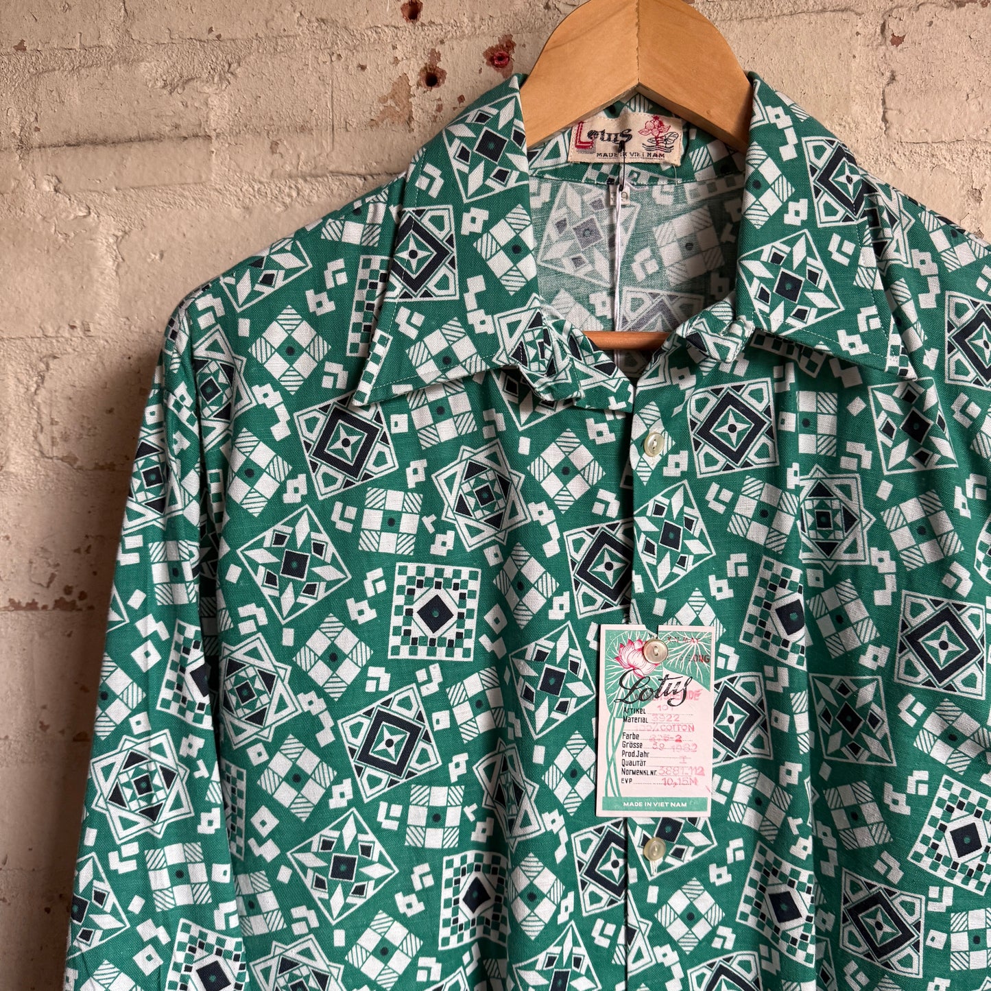 1970s Green Patterned Dagger Collar Button Shirt