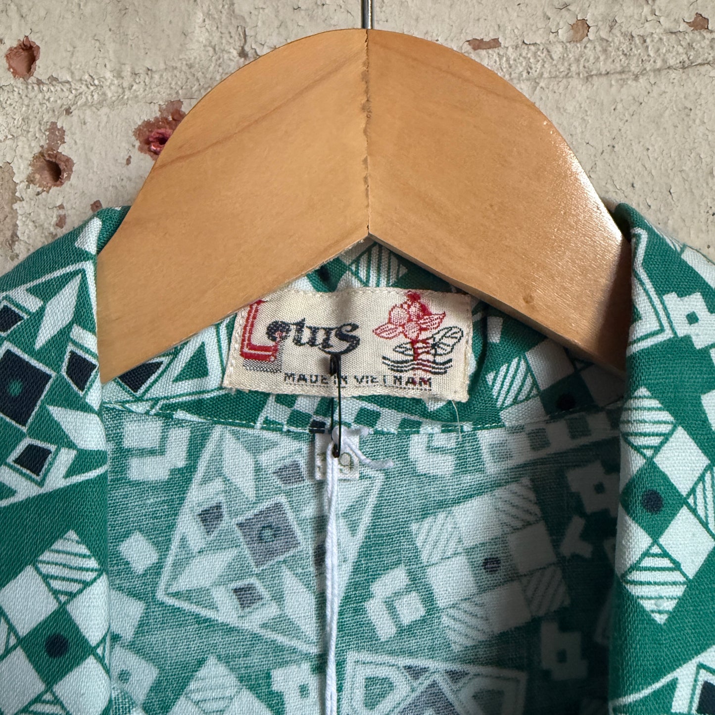 1970s Green Patterned Dagger Collar Button Shirt