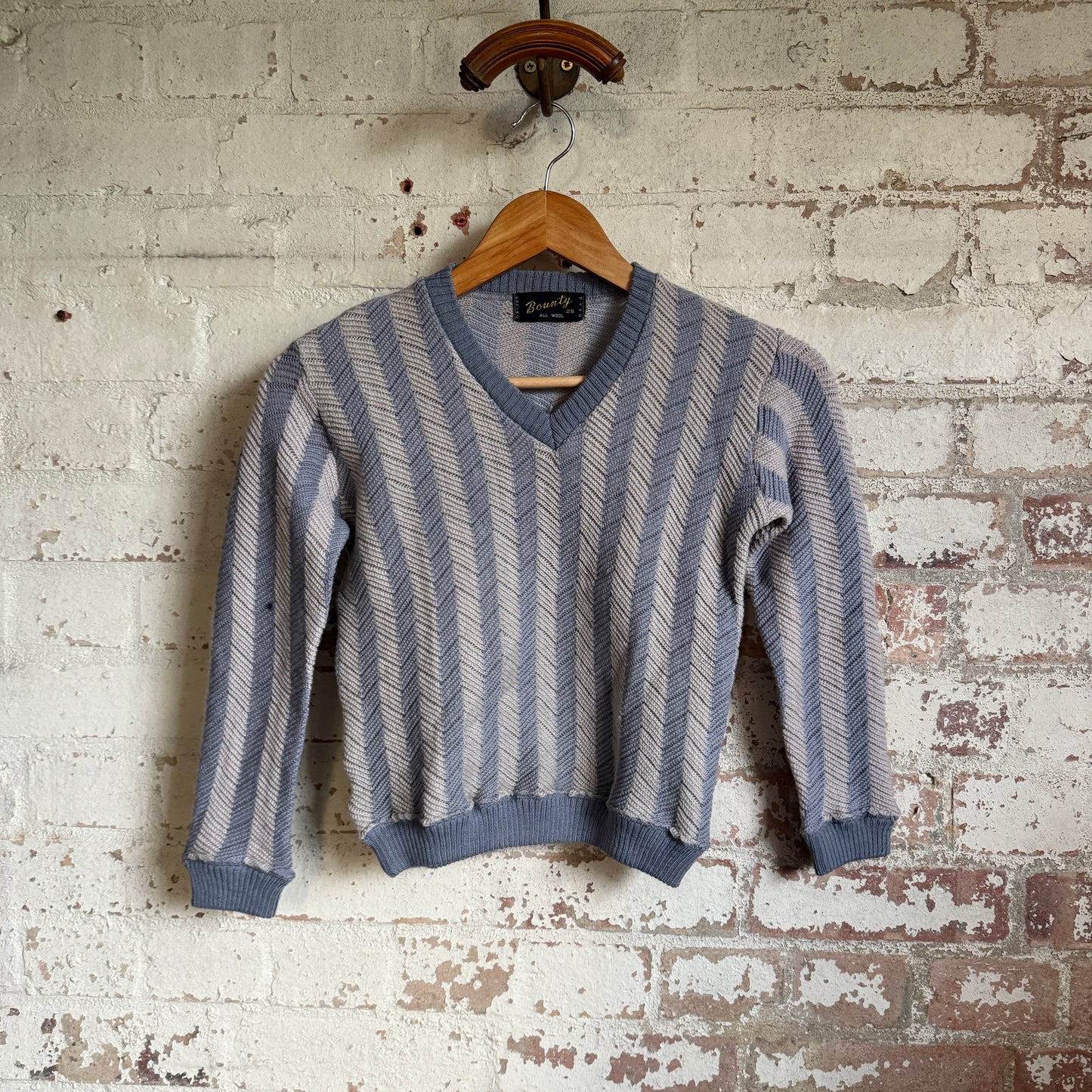 1960s Grey British Knitted V-Neck Jumper