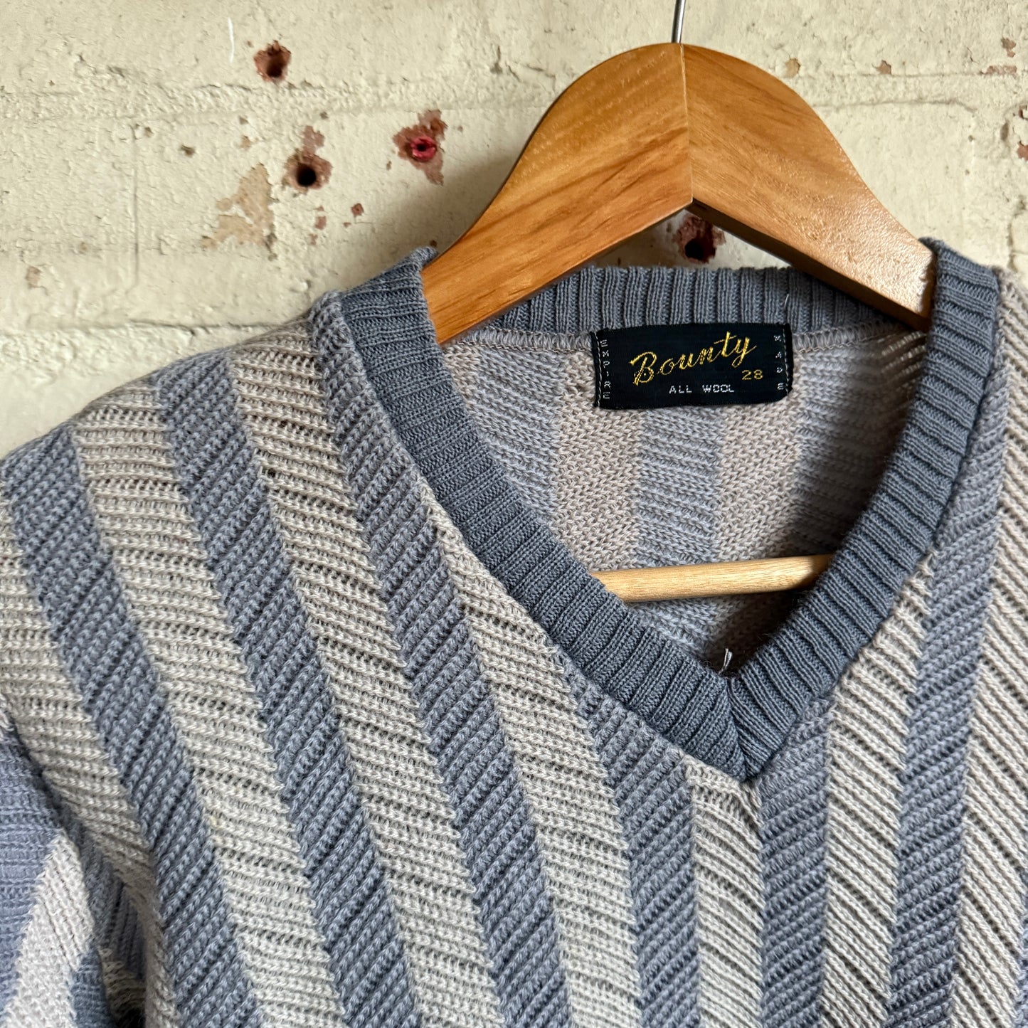 1960s Grey British Knitted V-Neck Jumper