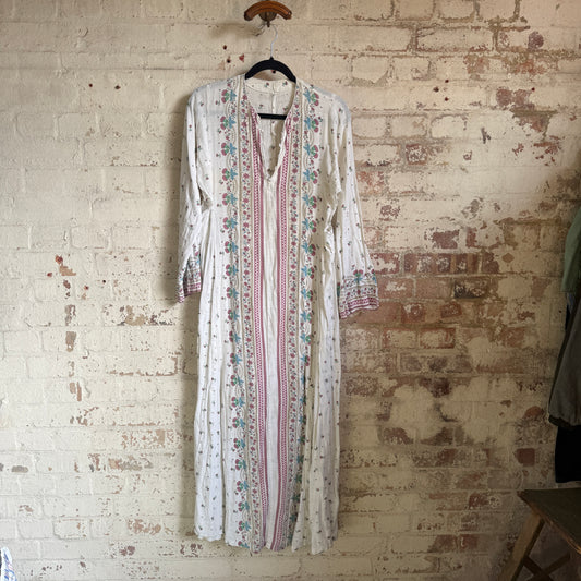 1970s White Indian Cotton Hippy Bohemian Dress