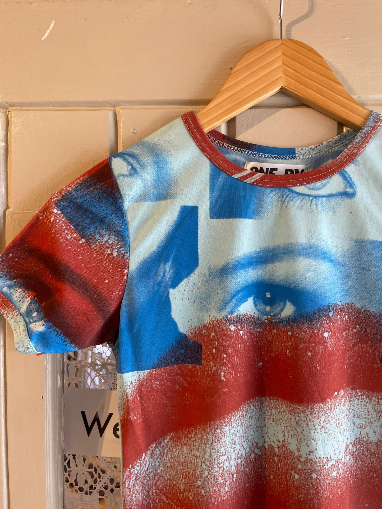 1970s Blue Eyes Rose Graphic T-Shirt