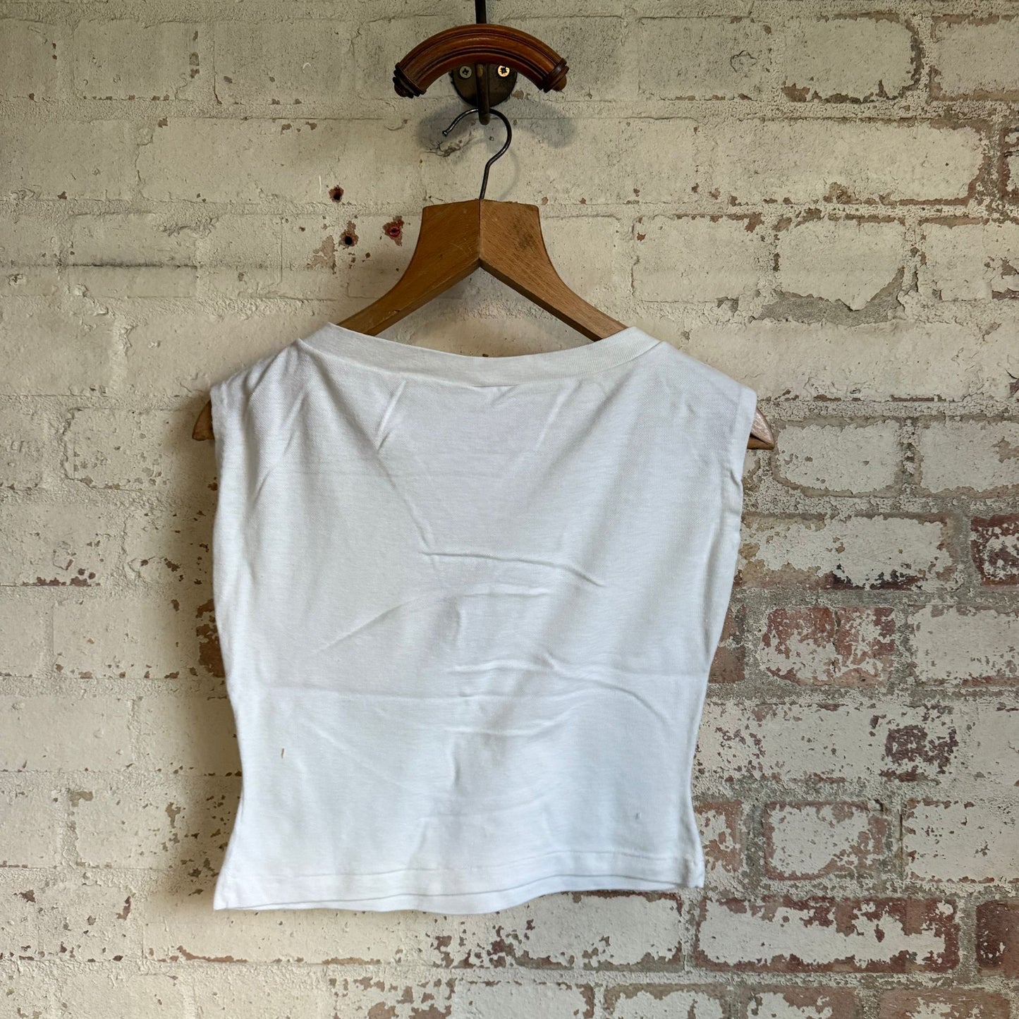 1980s White V-neck British T-shirt blouse